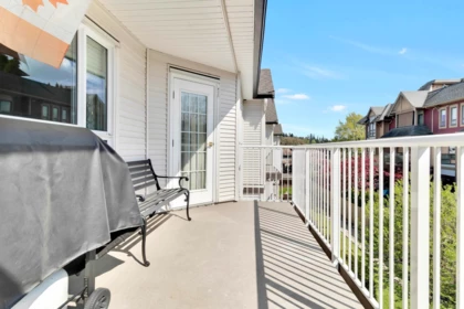 Kitchen Photo of 302 17740 58a Avenue, Surrey, BC