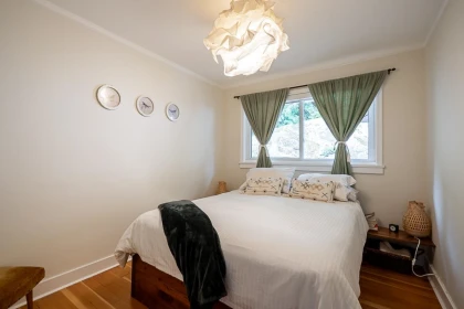 Primary Bathroom Photo of 6577 Marine Drive, West Vancouver, BC