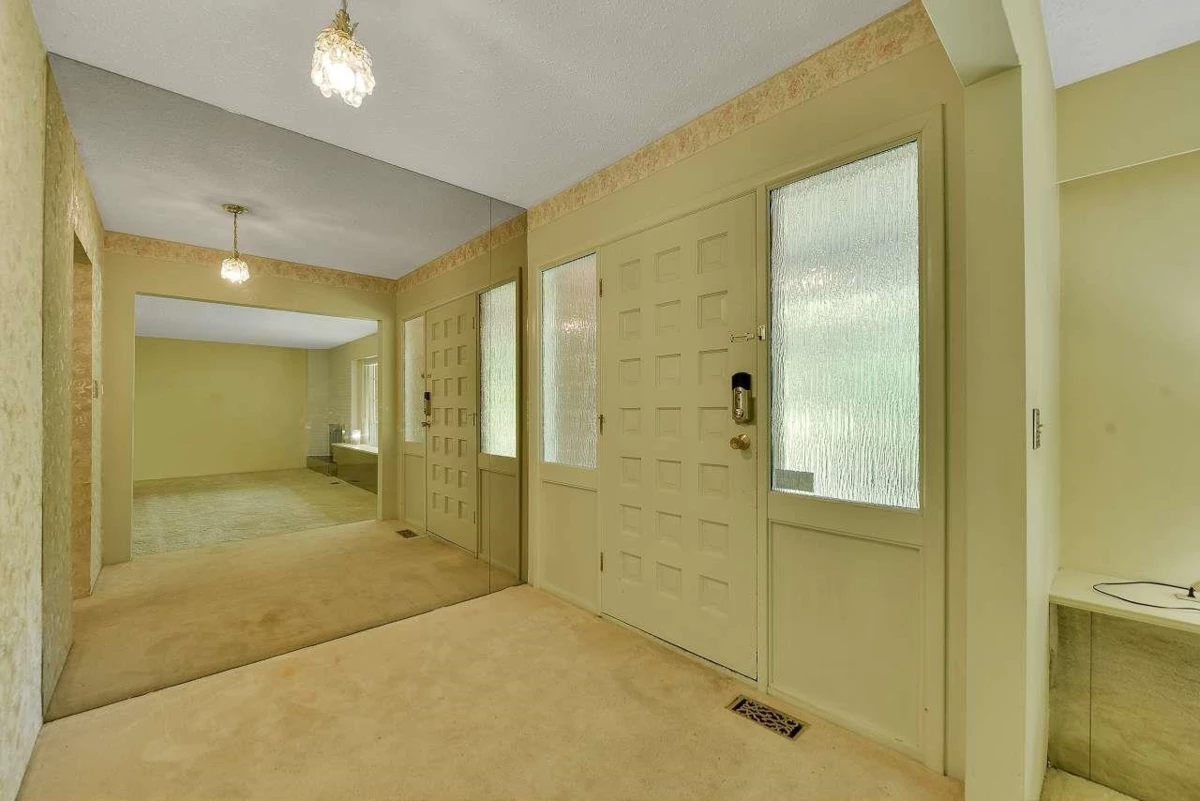 Family Room Photo of 13428 Crescent Road, Surrey, BC