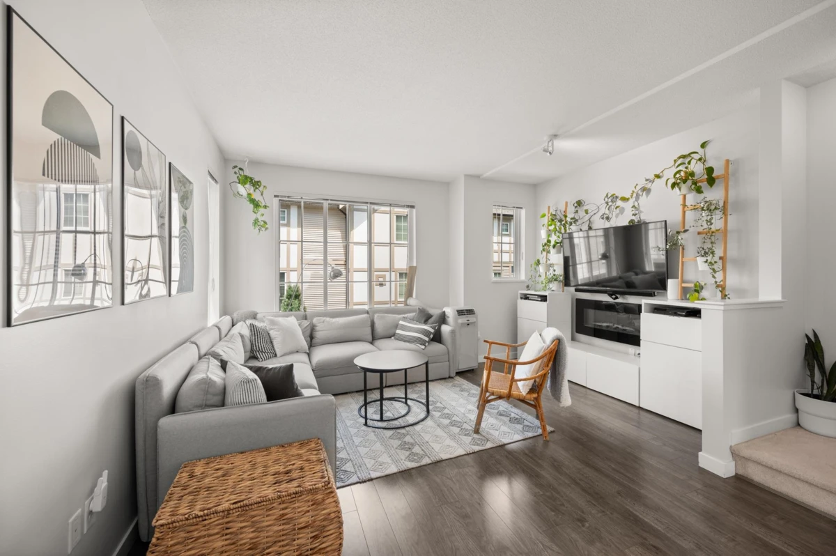 Living Room Photo of 77 30989 Westridge Place, Abbotsford, BC