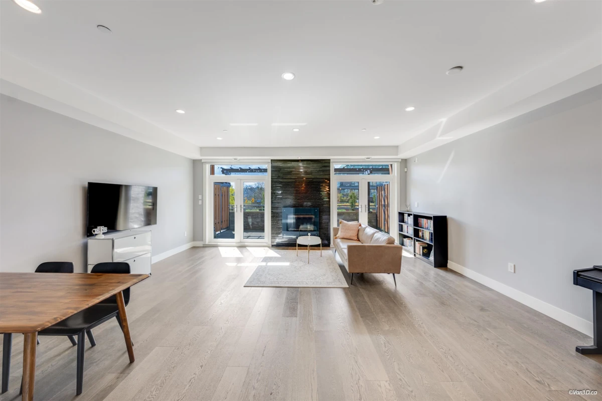 Dining Area Photo of 453 13th Street, West Vancouver, BC