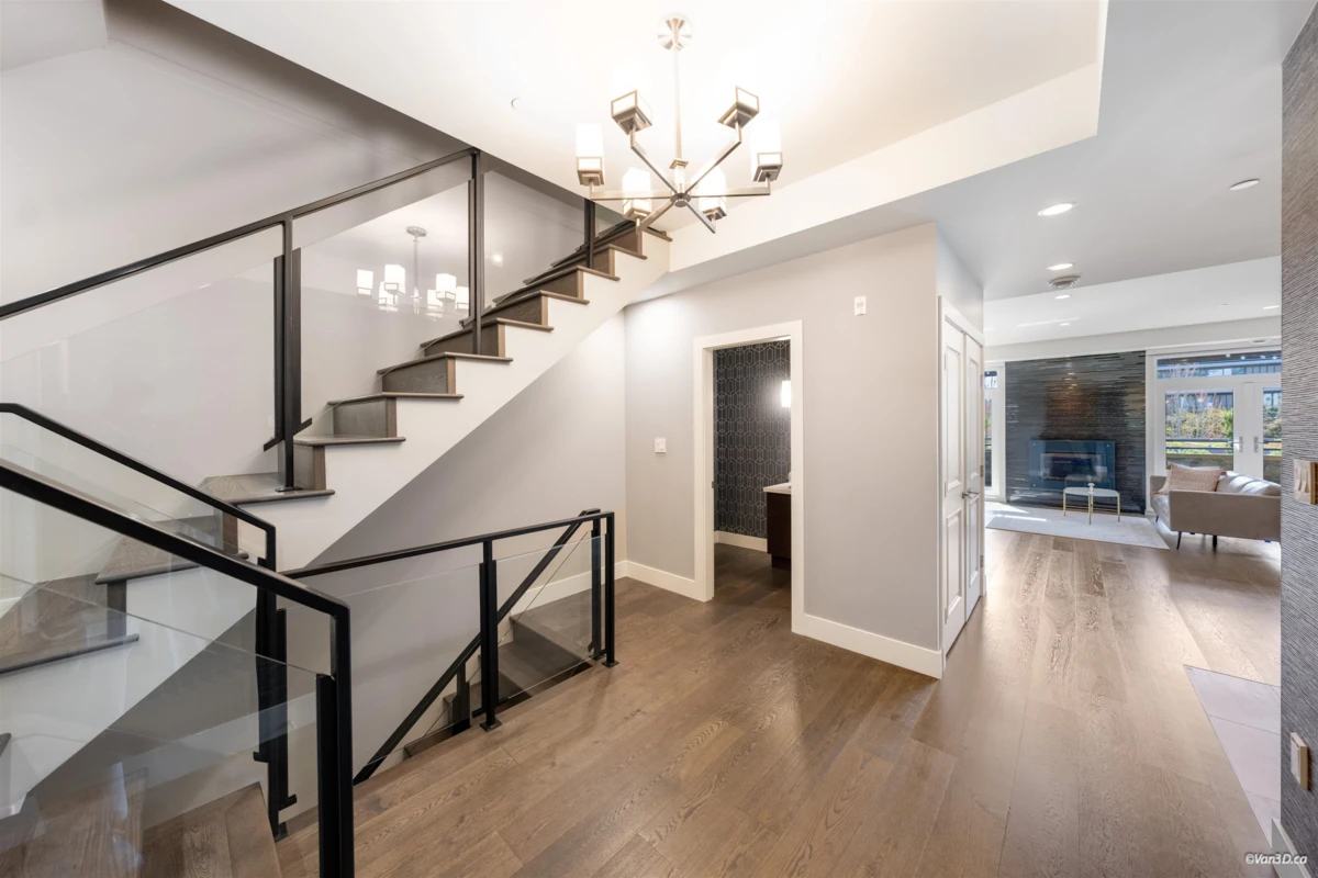 Living Room Photo of 453 13th Street, West Vancouver, BC