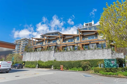 Backyard Photo of 453 13th Street, West Vancouver, BC