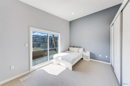 Guest Bathroom Photo of 453 13th Street, West Vancouver, BC