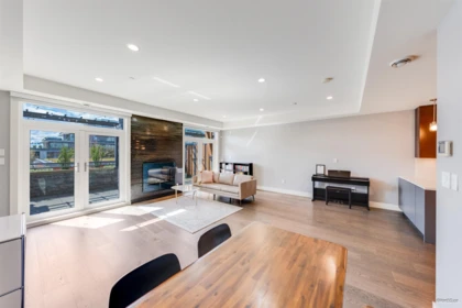 Kitchen Photo of 453 13th Street, West Vancouver, BC