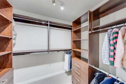 Laundry Room Photo of 453 13th Street, West Vancouver, BC
