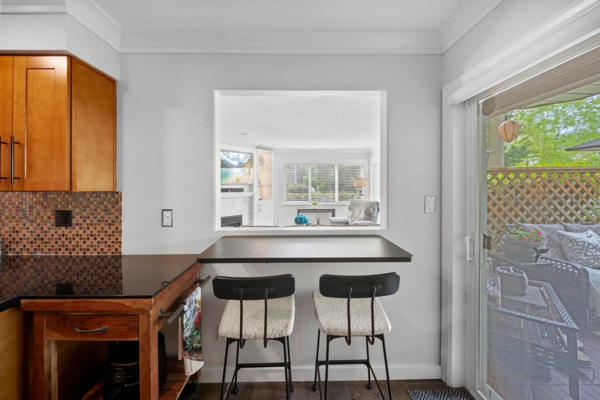 Kitchen Photo of 104 15342 20 Avenue, Surrey, BC