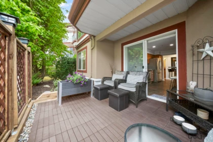 Entry Foyer Photo of 104 15342 20 Avenue, Surrey, BC