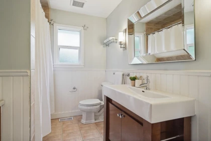 Guest Bathroom Photo of 12469 23 Avenue, Surrey, BC