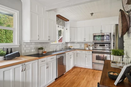 Kitchen Island Photo of 12469 23 Avenue, Surrey, BC