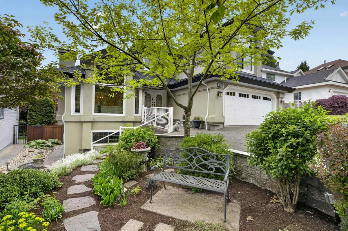 Family Room Photo of 209 Ravine Drive, Port Moody, BC