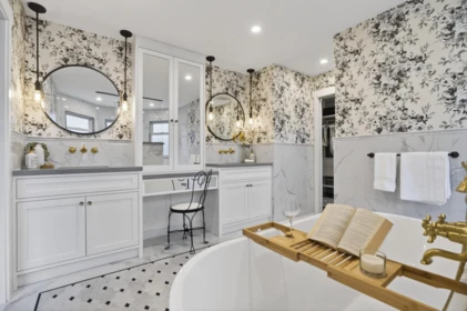 Entry Foyer Photo of 209 Ravine Drive, Port Moody, BC