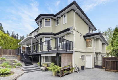 Swimming Pool Photo of 209 Ravine Drive, Port Moody, BC