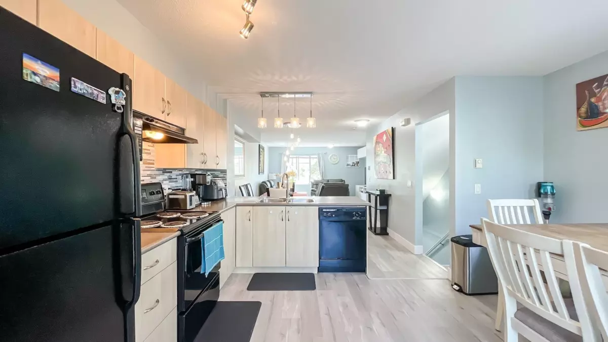Family Room Photo of 5 15871 85 Avenue, Surrey, BC