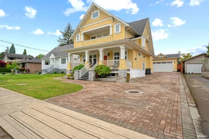 221 Ninth Avenue, New Westminster, BC, New Westminster — Single Family Residence for sale