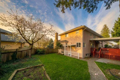 Front Yard Photo of 10123 157 Street, Surrey, BC