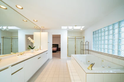 Hallway Photo of 10123 157 Street, Surrey, BC