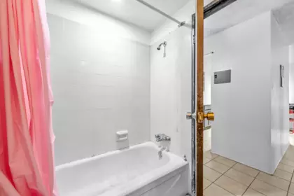 Guest Bathroom Photo of 111 588 E 5 Avenue, Vancouver, BC