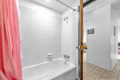 Guest Bathroom Photo of 111 588 E 5 Street, Vancouver, BC