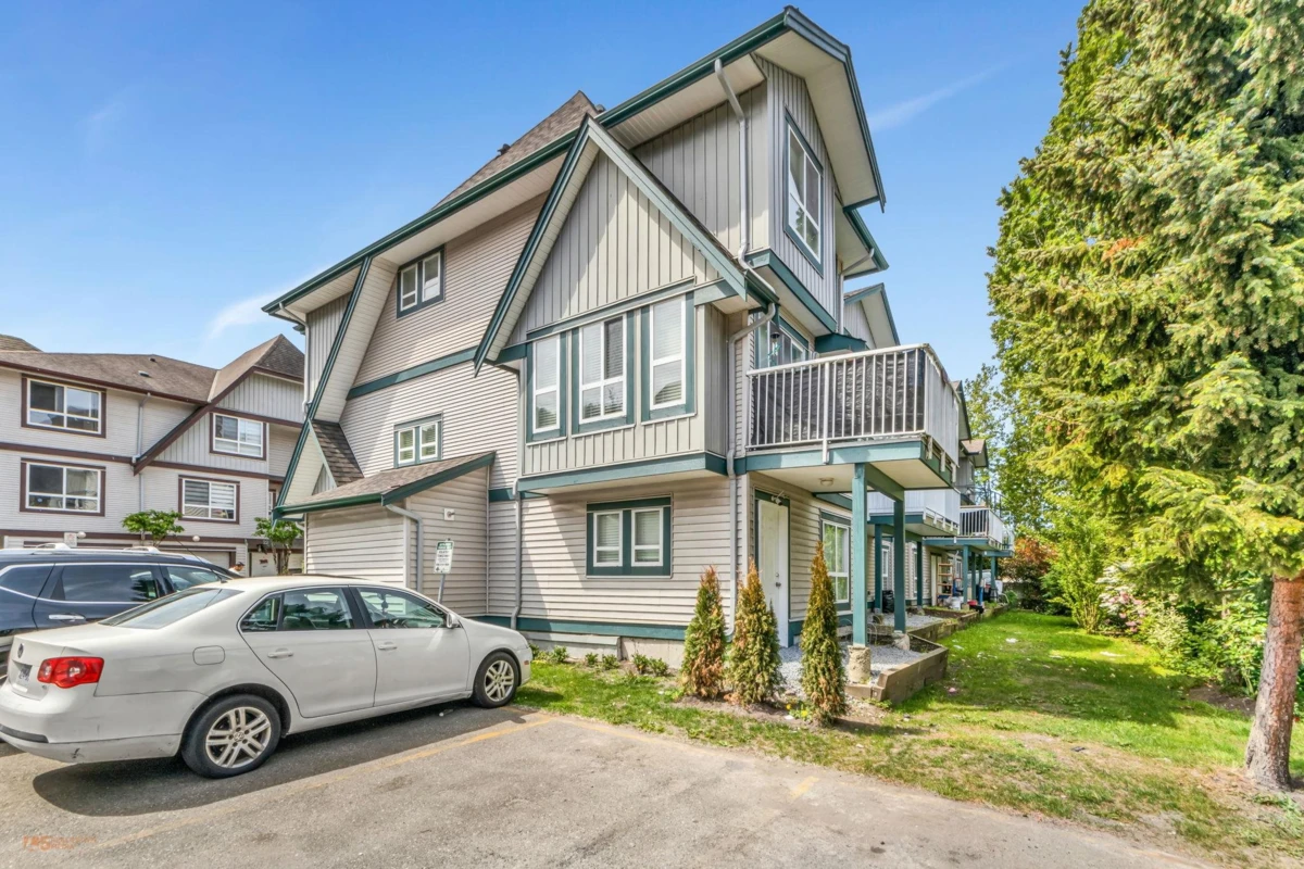 Family Room Photo of 15 12730 66 Avenue, Surrey, BC