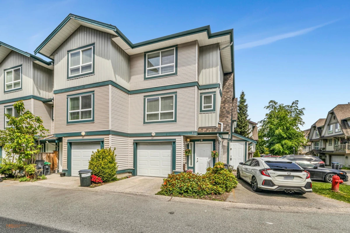 Living Room Photo of 15 12730 66 Avenue, Surrey, BC
