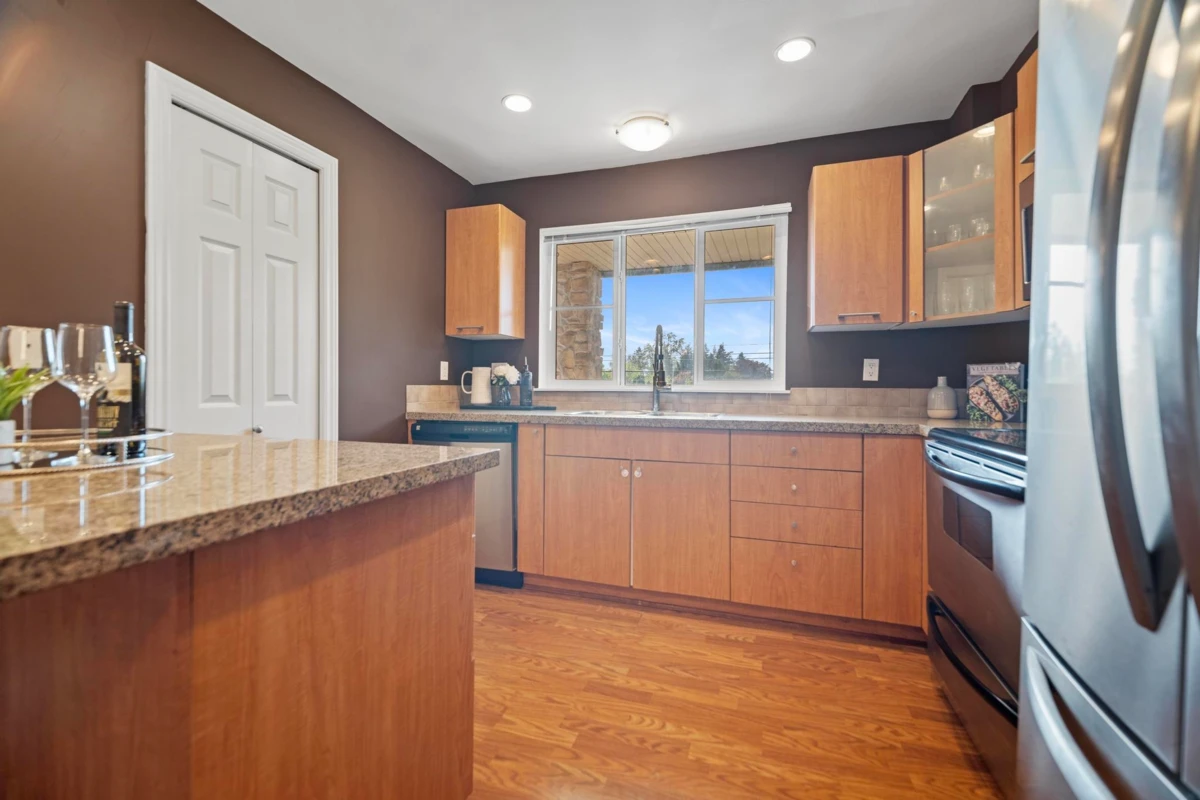 Family Room Photo of 215 5438 198 Street, Langley, BC