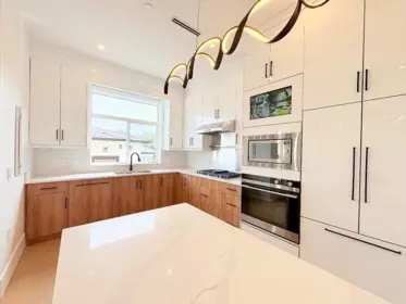 Kitchen Island Photo of 2026 E 32nd Avenue, Vancouver, BC