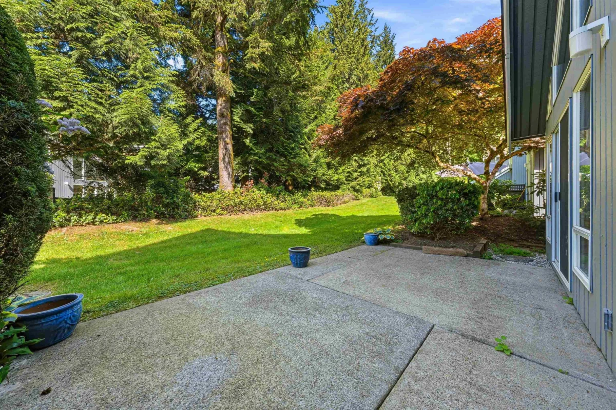 Living Room Photo of 5 1925 Indian River Crescent, North Vancouver, BC