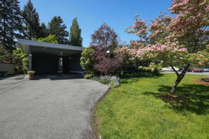 Laundry Room Photo of 3665 Edgemont Boulevard, North Vancouver, BC