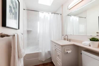 Primary Bathroom Photo of 3665 Edgemont Boulevard, North Vancouver, BC