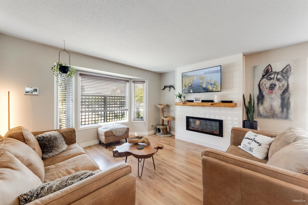 Dining Area Photo of 5856 Glendale Drive, Chilliwack, BC