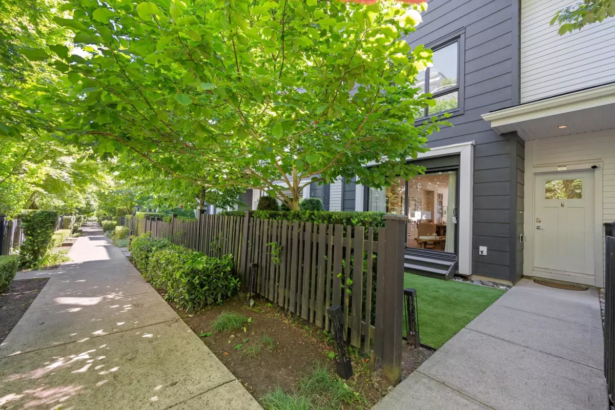 Family Room Photo of 112 2280 163 Street, Surrey, BC