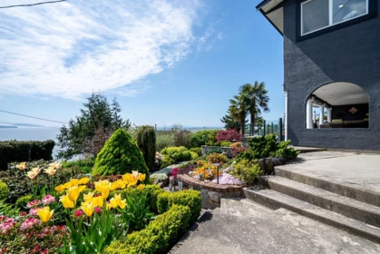 Staircase Photo of 14535 Sunset Drive, White Rock, BC