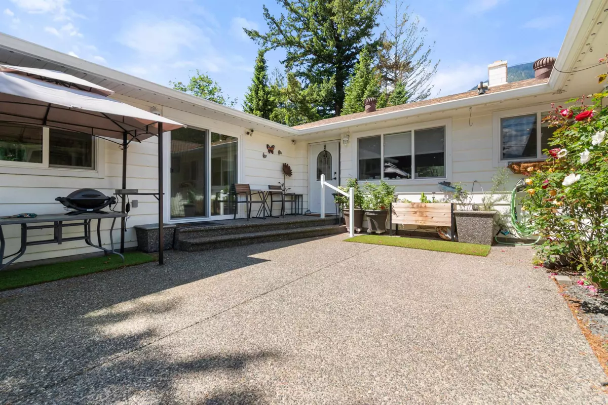 Family Room Photo of 236 Water Avenue, Hope, BC