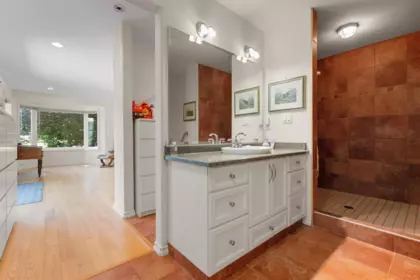 Entry Foyer Photo of 236 Water Avenue, Hope, BC