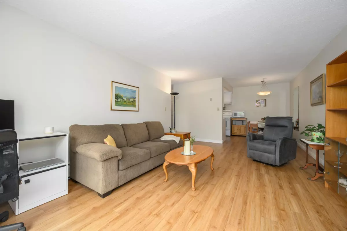 Dining Area Photo of 105 123 E 19th Street, North Vancouver, BC