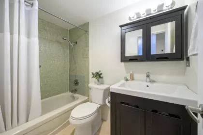 Guest Bathroom Photo of 105 123 E 19th Street, North Vancouver, BC