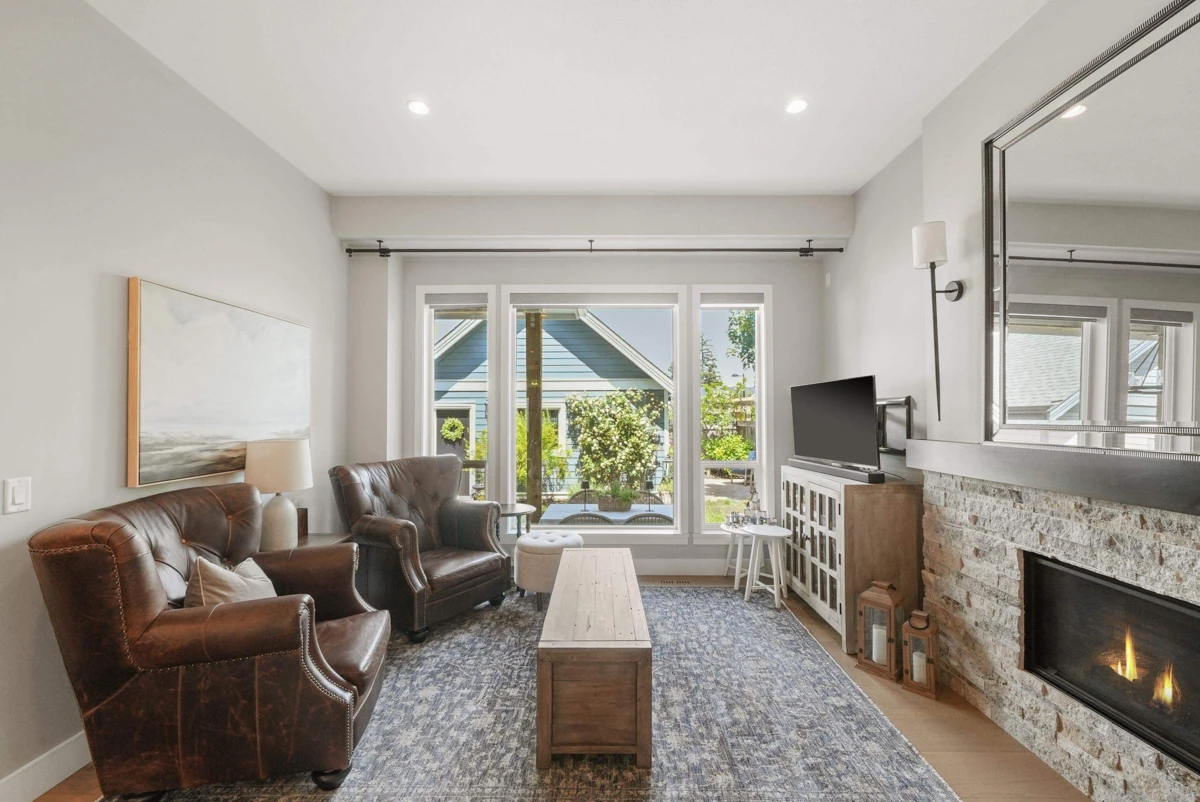 Dining Area Photo of 16555 25 Avenue, Surrey, BC
