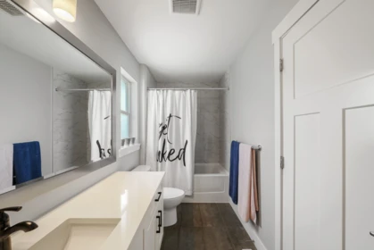 Powder Room Photo of 16555 25 Avenue, Surrey, BC