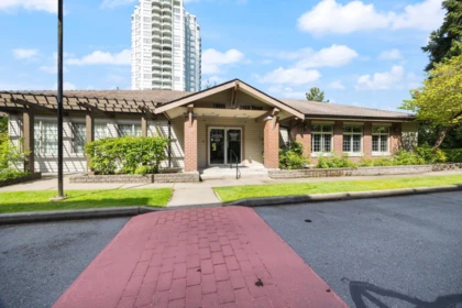 Hallway Photo of 207 14877 100 Avenue, Surrey, BC