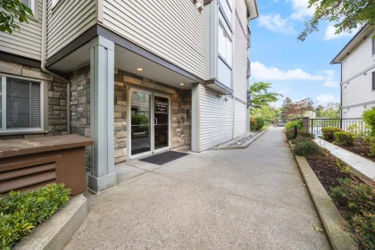 Mudroom Photo of 207 14877 100 Avenue, Surrey, BC