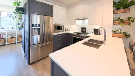 Kitchen Island Photo of 23 189 Wood Street, New Westminster, BC