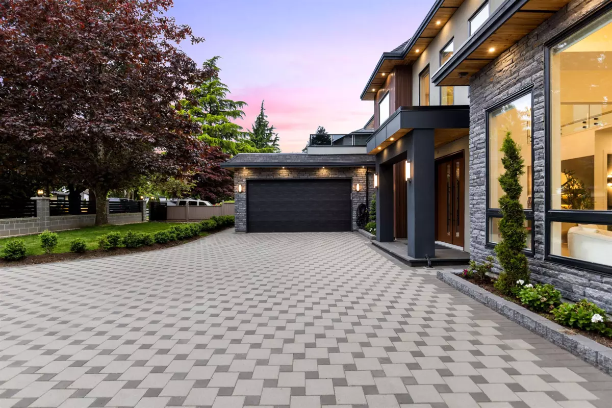 Living Room Photo of 14295 73a Avenue, Surrey, BC