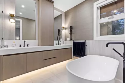 Entry Foyer Photo of 14295 73a Avenue, Surrey, BC