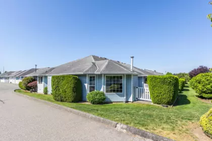 Garden / Landscaping Photo of 101 1450 Mccallum Road, Abbotsford, BC