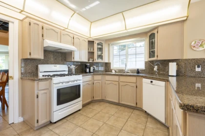 Kitchen Island Photo of 101 1450 Mccallum Road, Abbotsford, BC