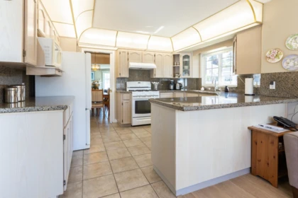 Kitchen Photo of 101 1450 Mccallum Road, Abbotsford, BC