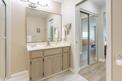Mudroom Photo of 101 1450 Mccallum Road, Abbotsford, BC