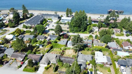 4731 Laurel Avenue, Sechelt, BC, Sechelt — Single Family Residence for sale