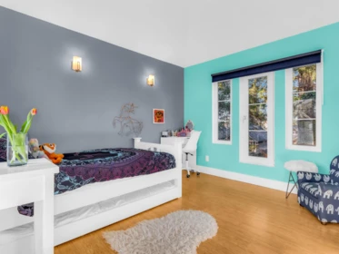 Entry Foyer Photo of 420 W 17th Avenue, Vancouver, BC